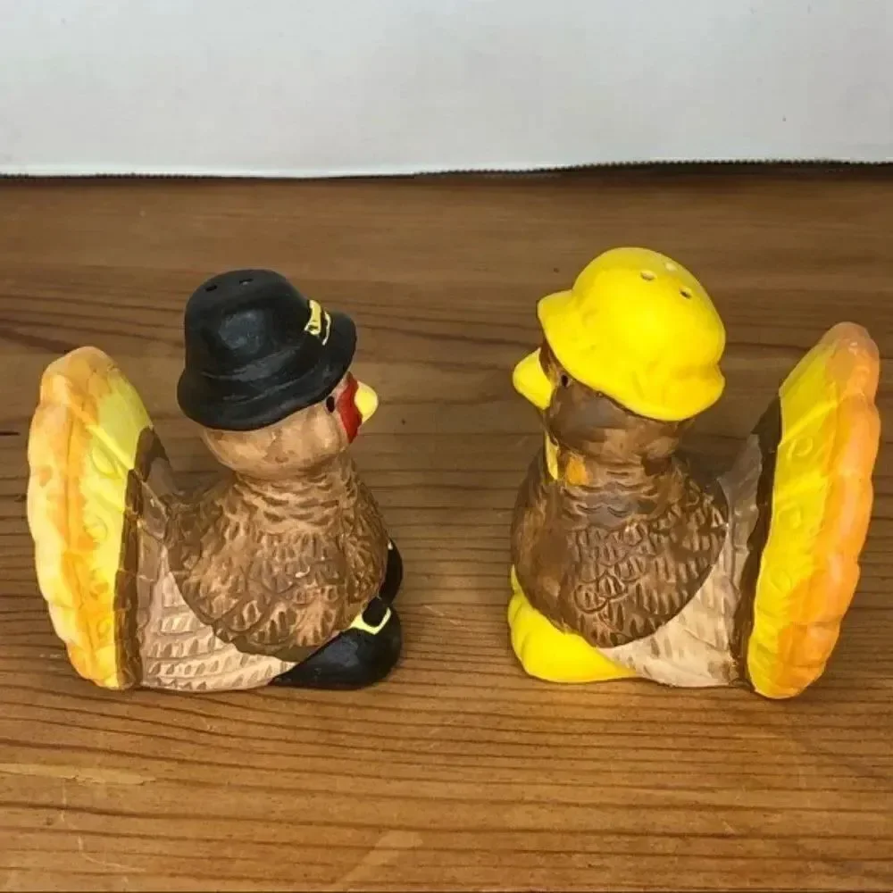 Thanksgiving salt and pepper shaker- home styles by Hermitage Pottery